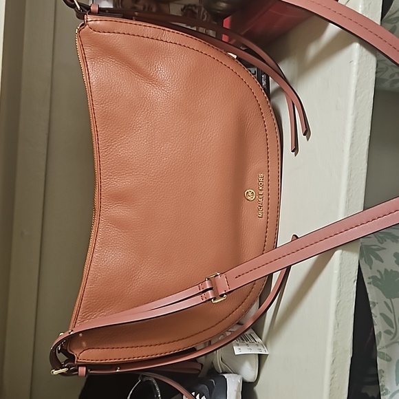 Michael kors Bag. - Picture 2 of 12